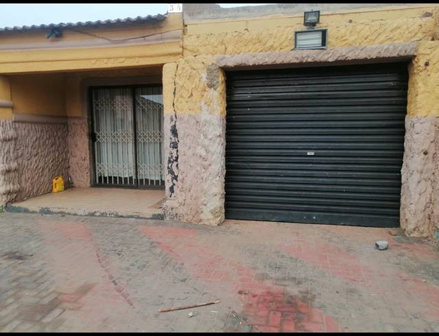 2 BEDROOM HOUSE FOR SALE IN SEBOKENG ZONE 19
